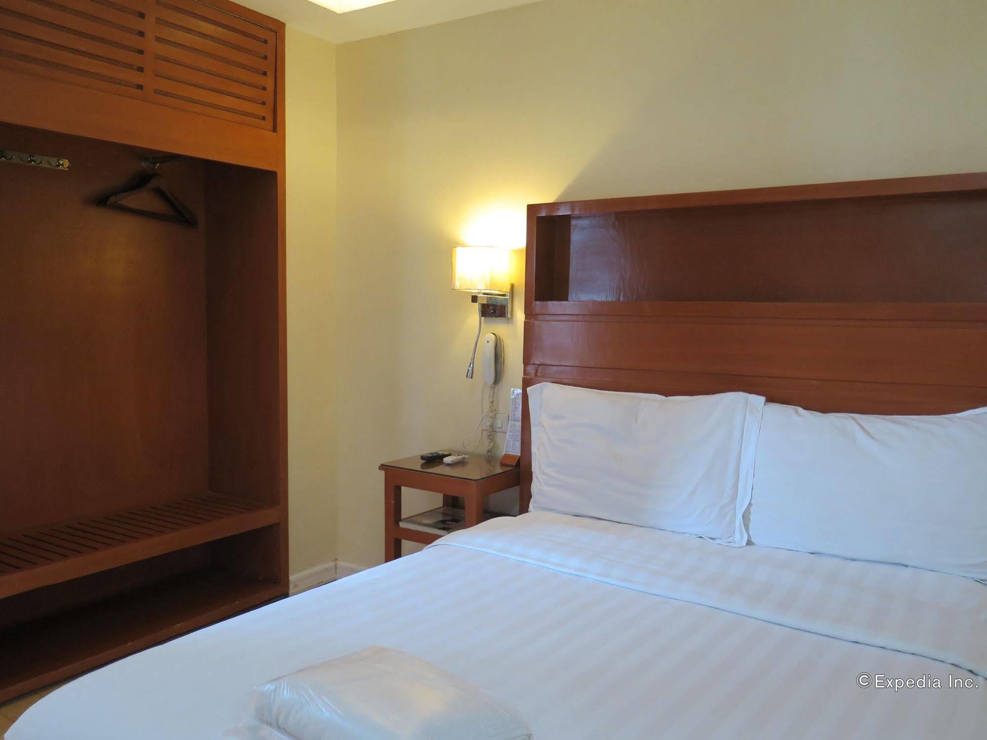 La Gloria Residence Inn Себу Экстерьер фото