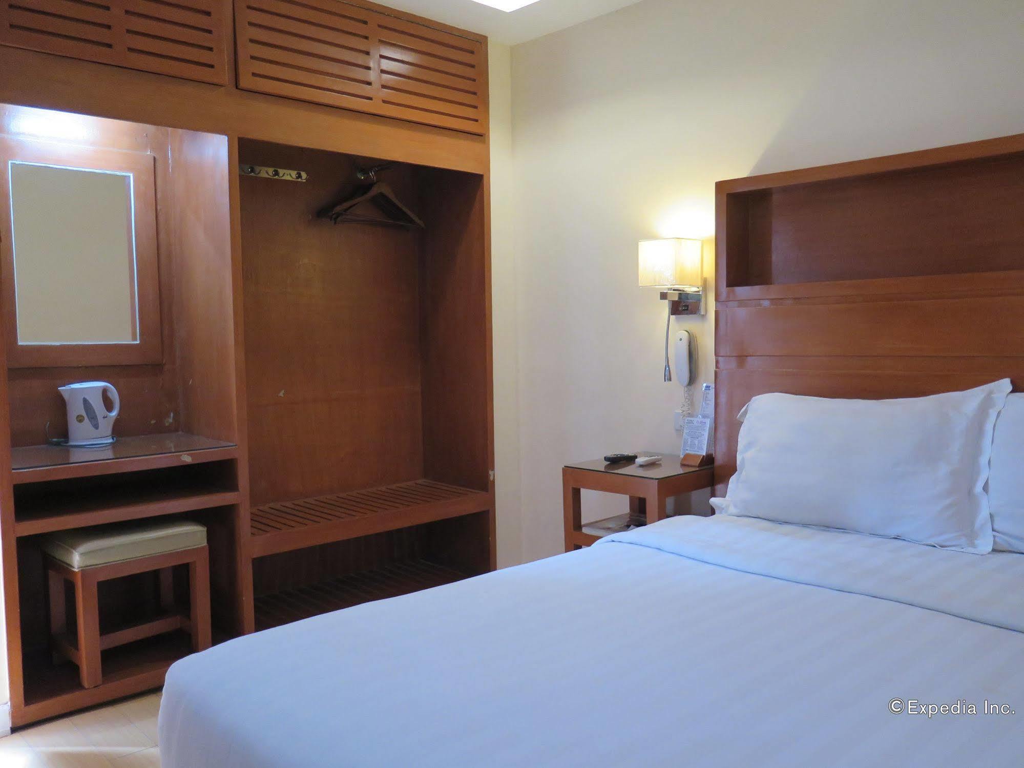La Gloria Residence Inn Себу Экстерьер фото